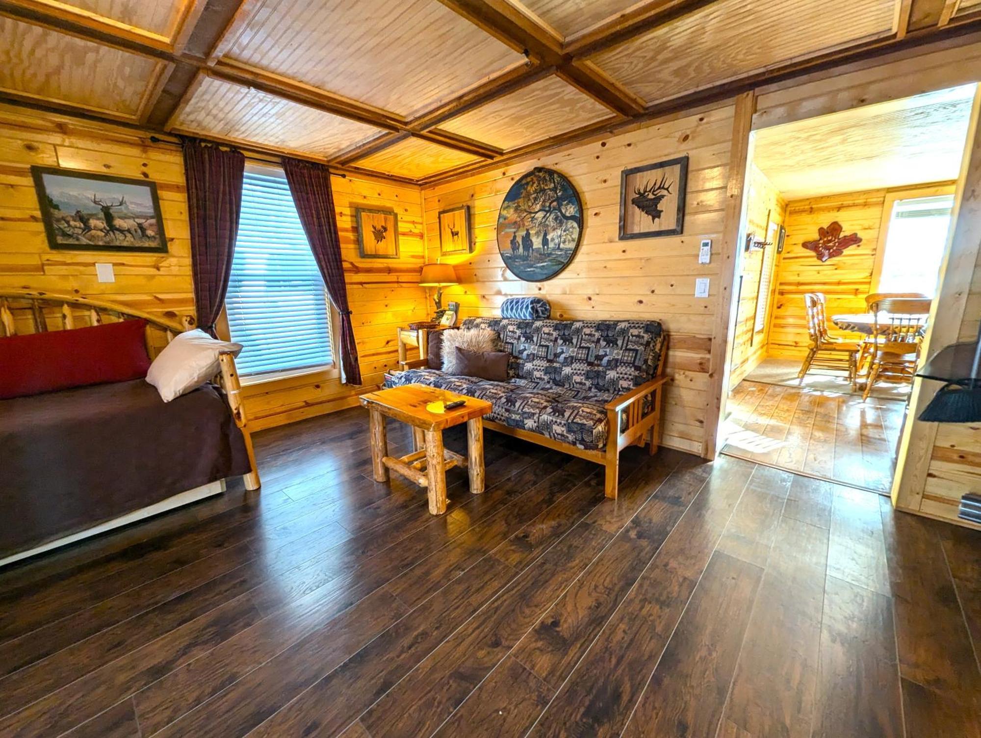 Yellowstone Treasure Guesthouses On The River Gardiner Buitenkant foto